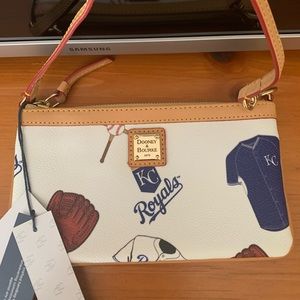 ⚾️ Dooney and Bourke wristlet pouchette. ⚾️